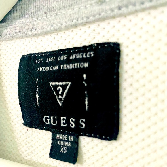 White Gray T-Shirt by GUESS with half way sleeve - Picture 4 of 8